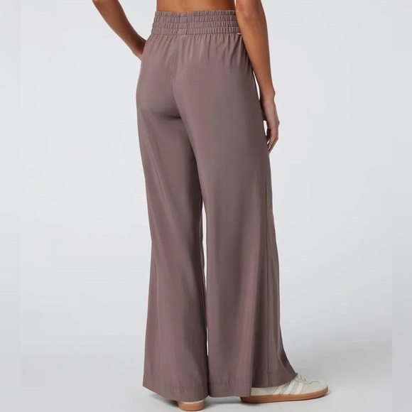 Like New: Vuori Villa Wideleg Pant Chocolate Medium Regular - Picture 2 of 10